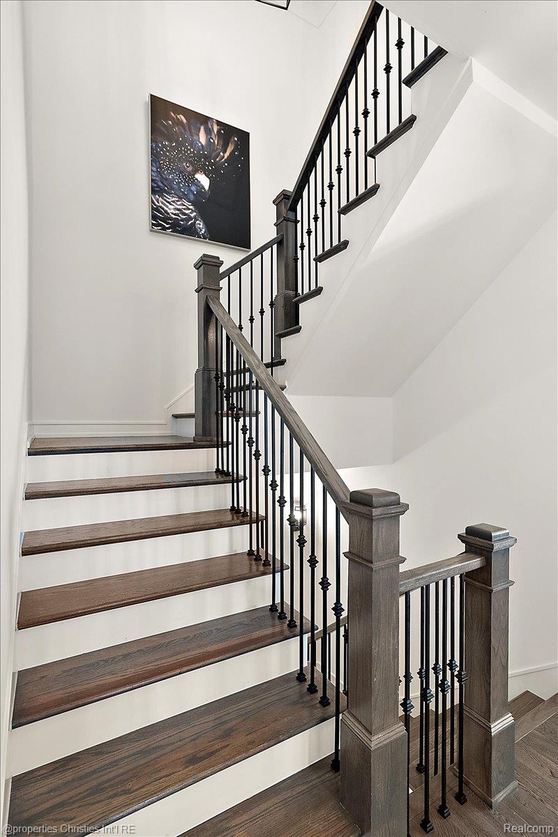 1142 Golf View Boulevard