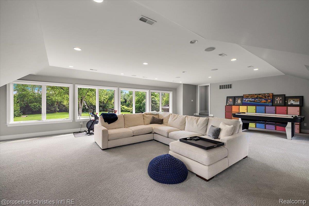 5385 Longmeadow Road