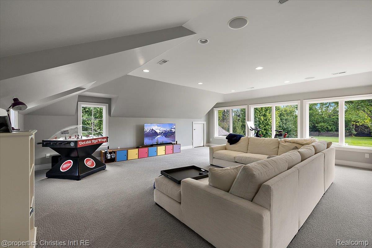 5385 Longmeadow Road