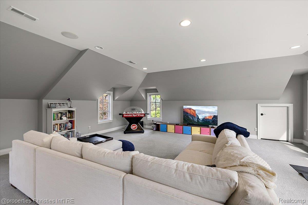 5385 Longmeadow Road