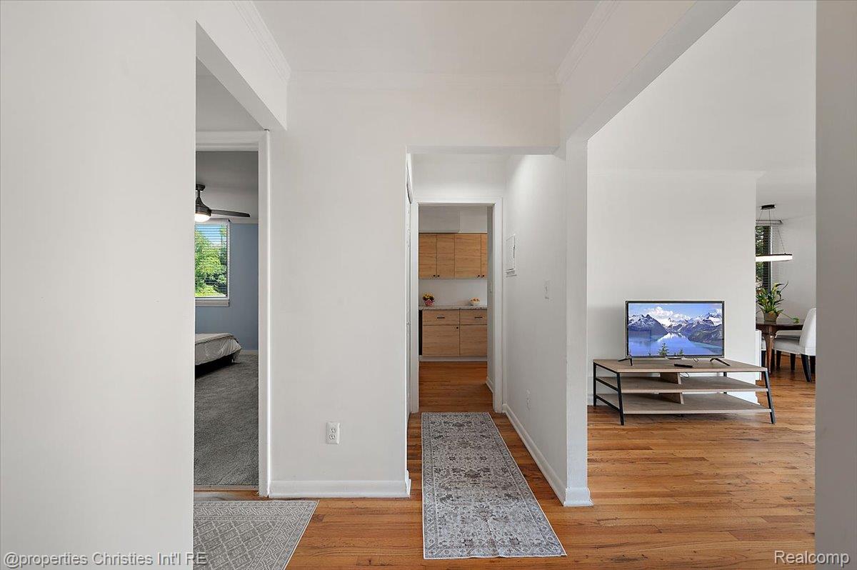 4049 W Maple Road