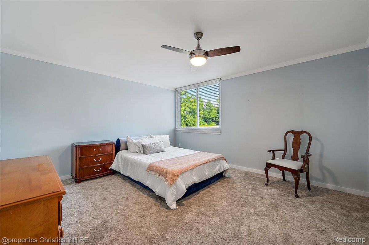 4049 W Maple Road