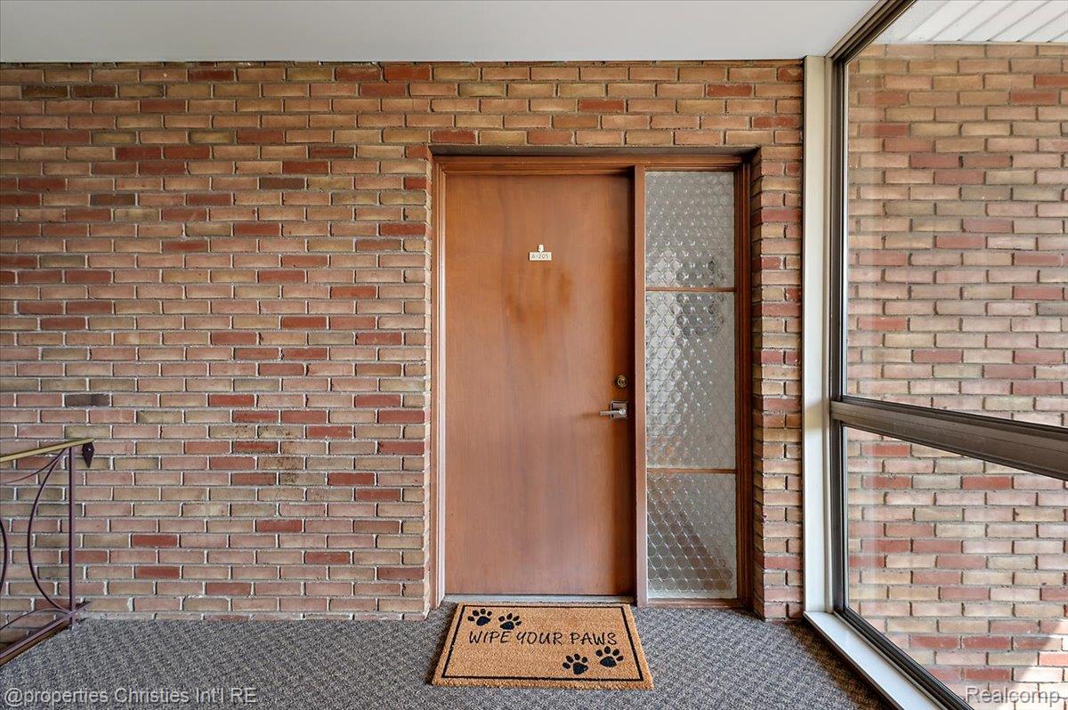 4049 W Maple Road