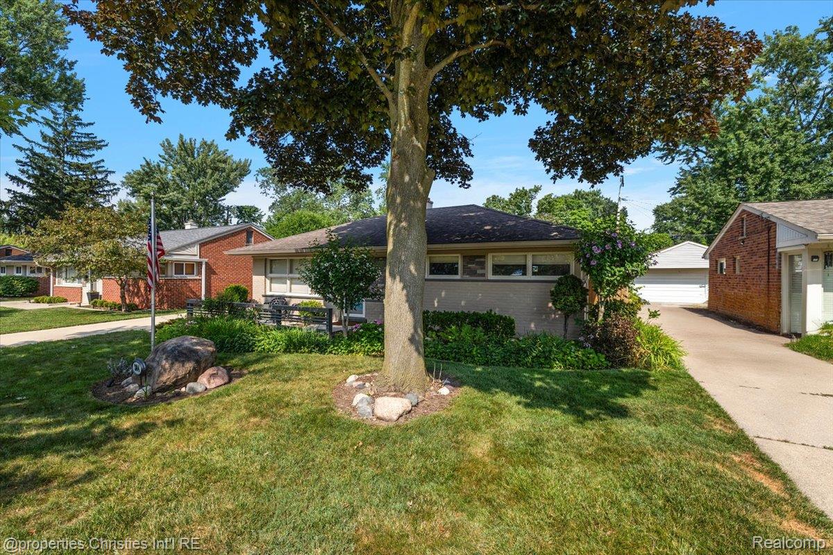 304 Huntley Avenue