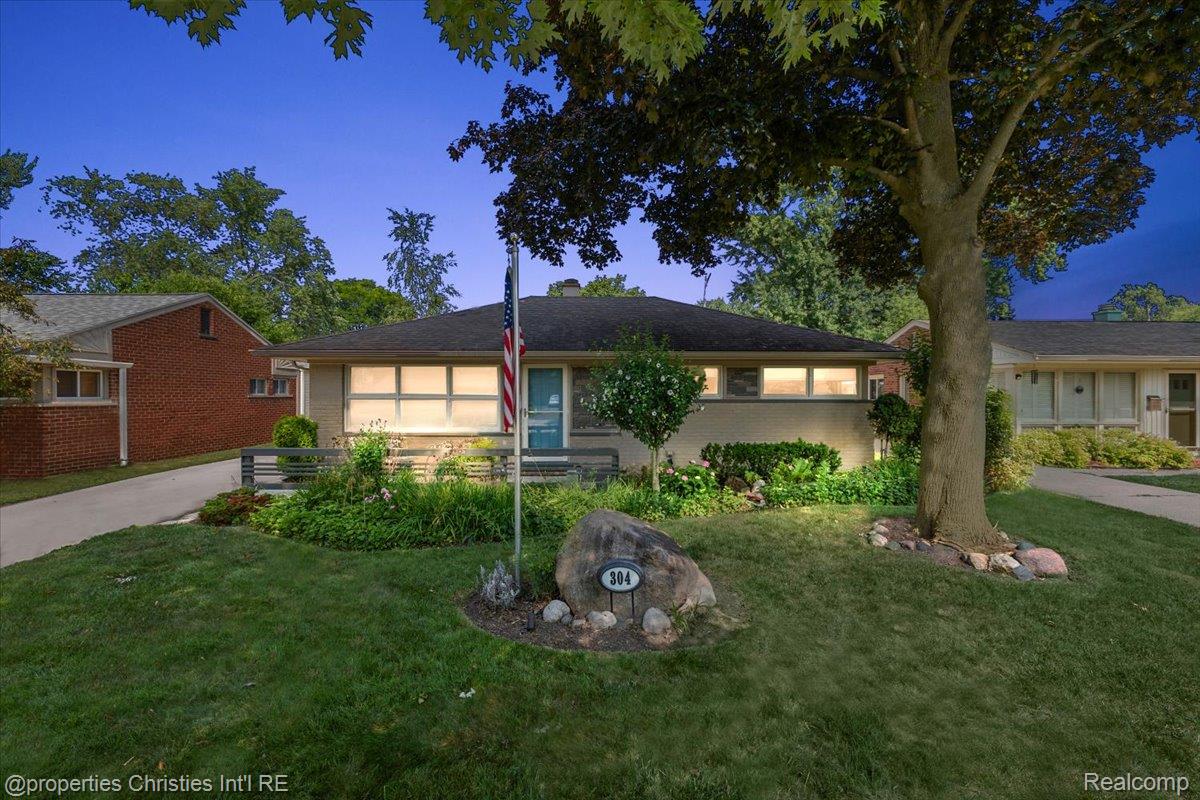 304 Huntley Avenue
