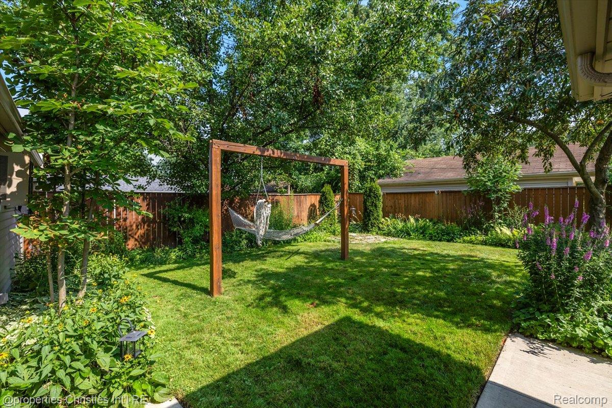304 Huntley Avenue