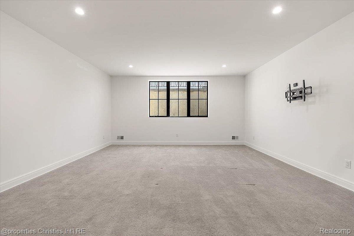 956 Westwood Drive