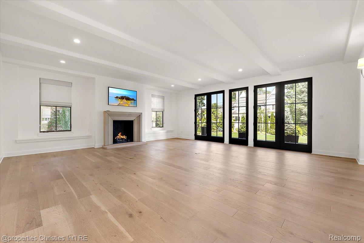956 Westwood Drive