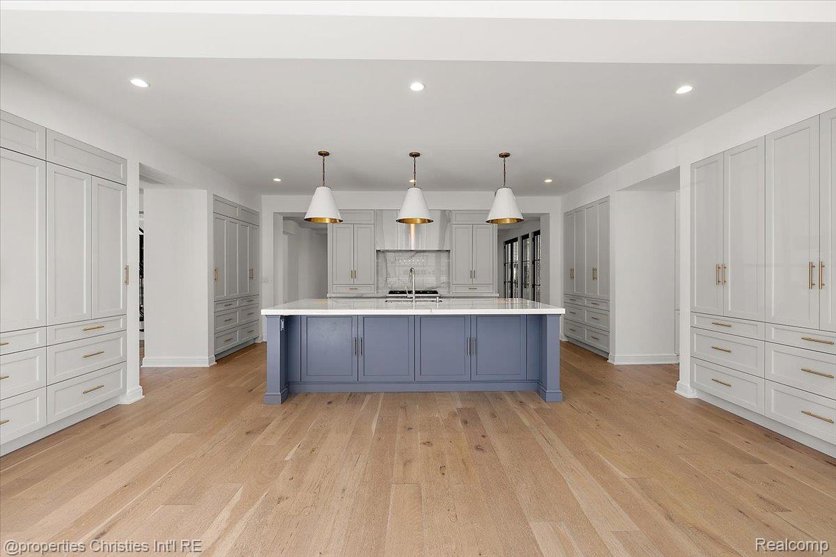 956 Westwood Drive