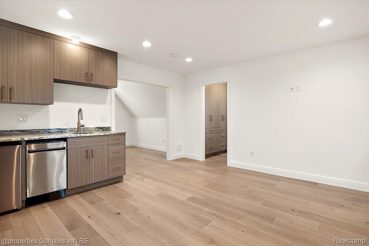 956 Westwood Drive