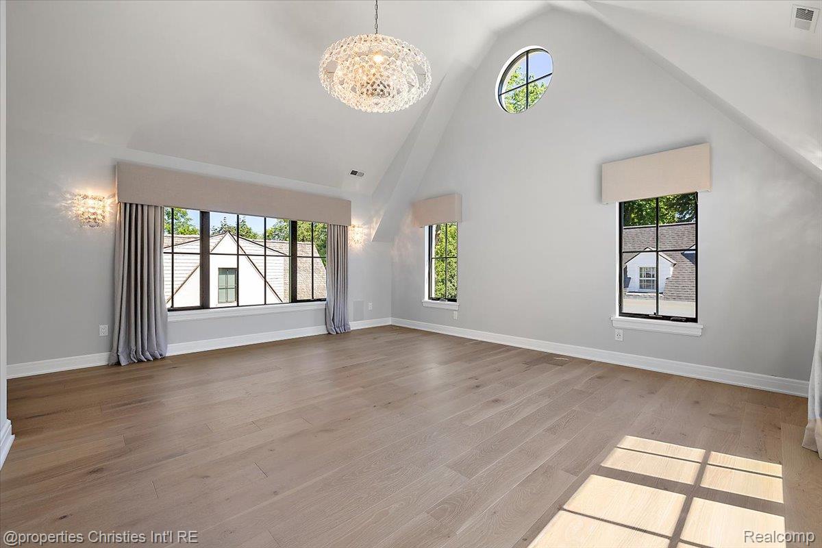 956 Westwood Drive