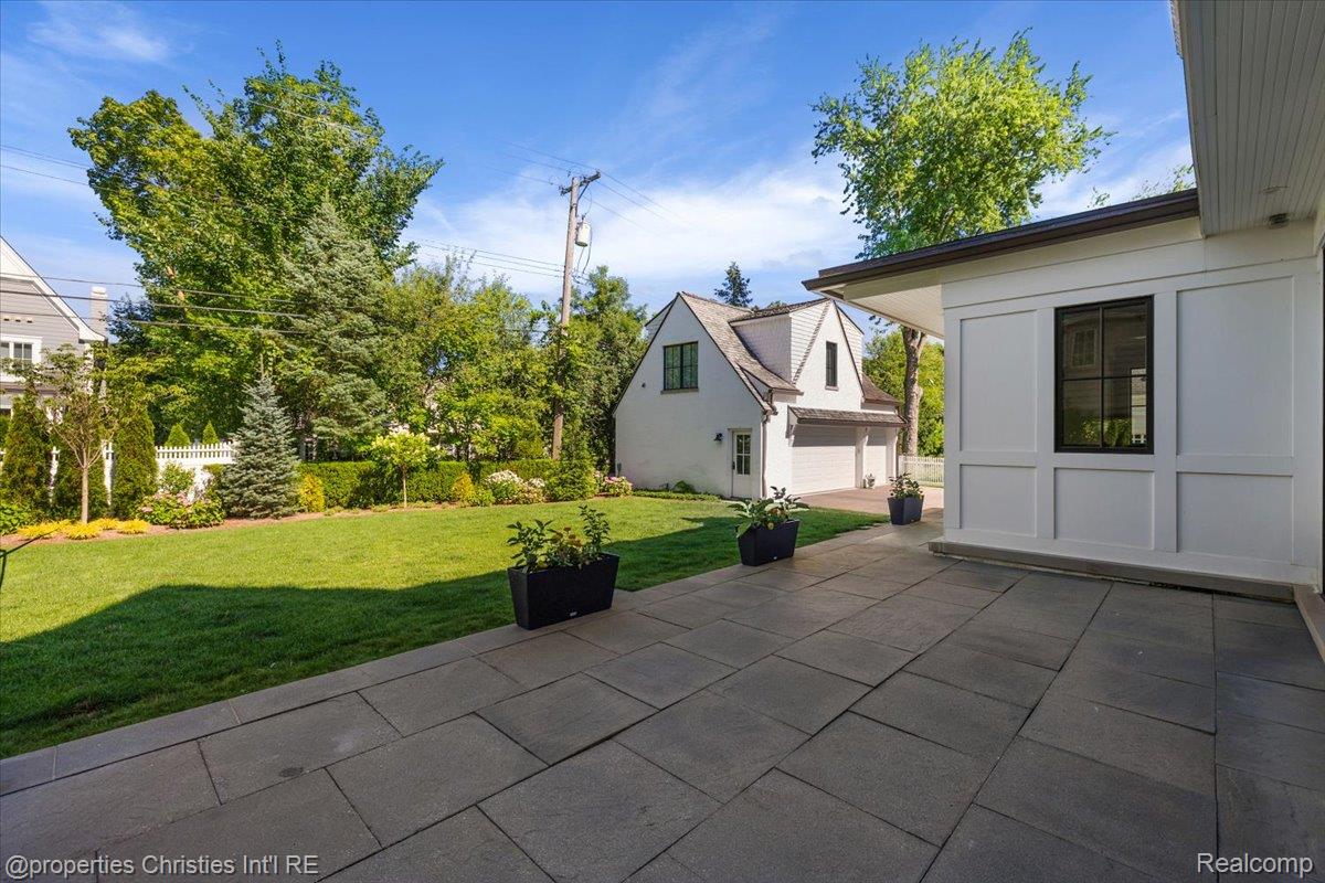 956 Westwood Drive