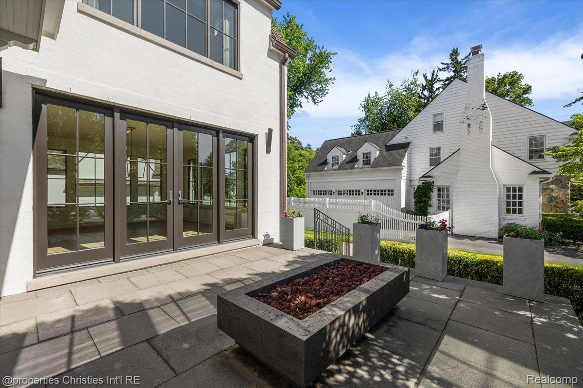 956 Westwood Drive