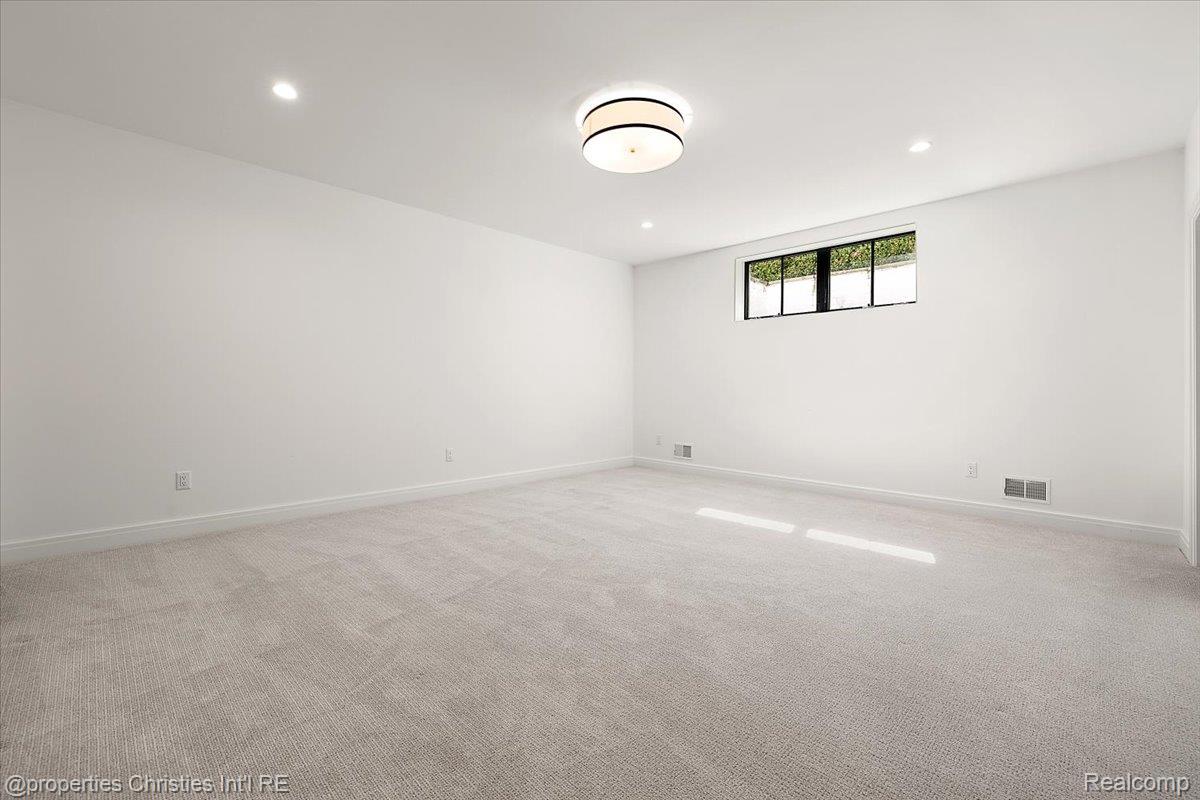 956 Westwood Drive