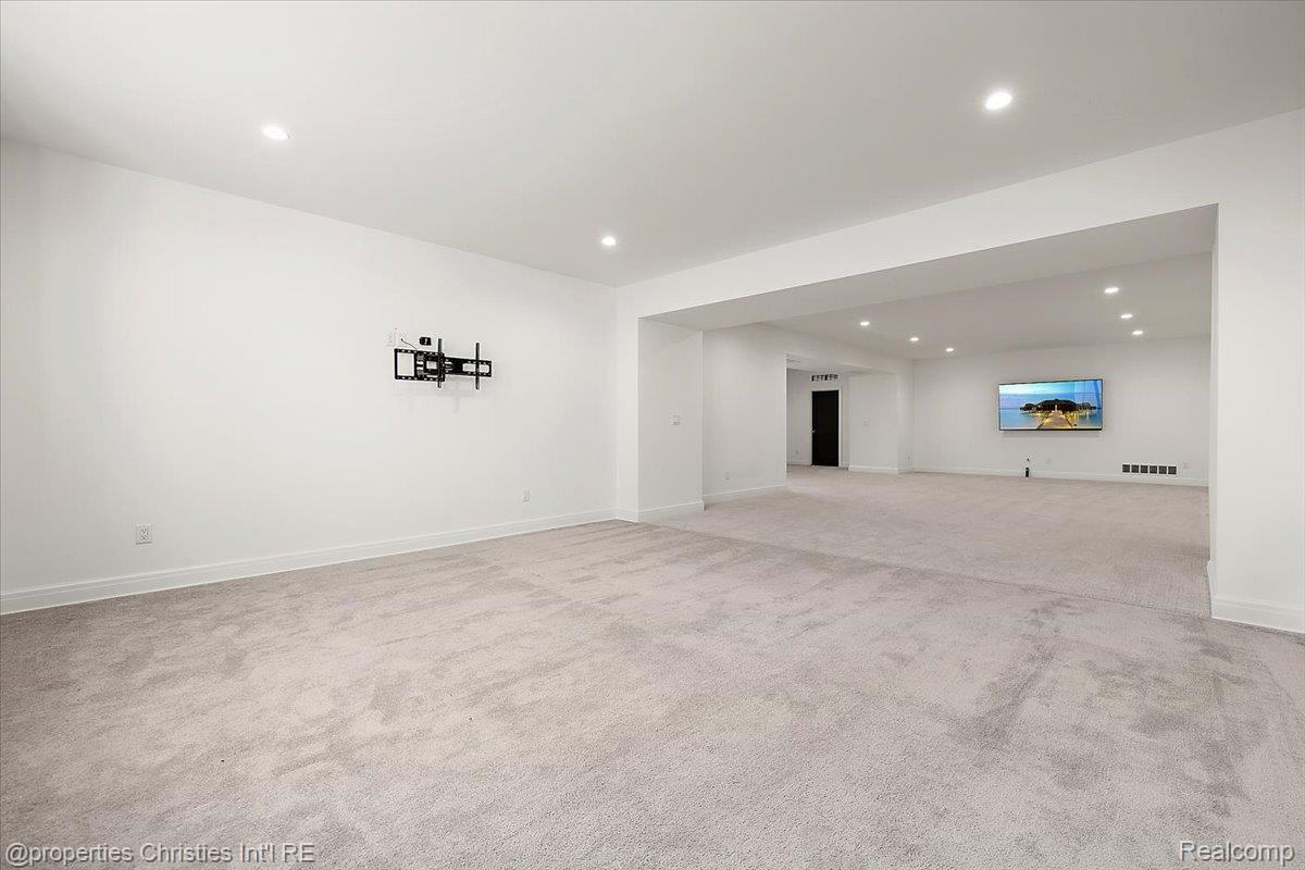 956 Westwood Drive