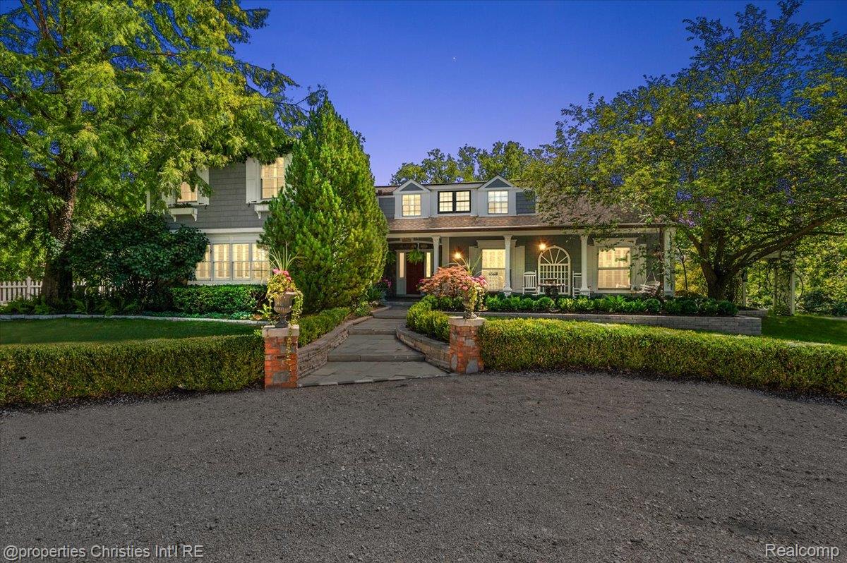 275 BARDEN Road