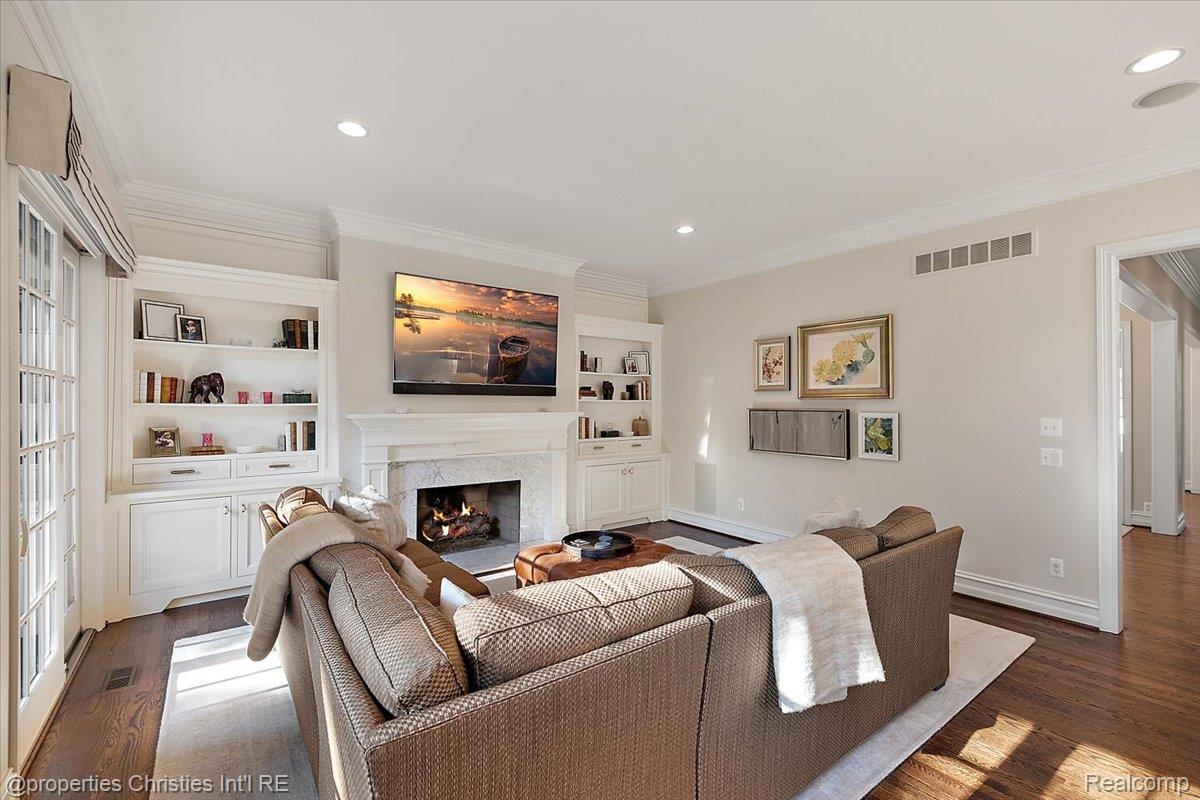 555 Baldwin Court