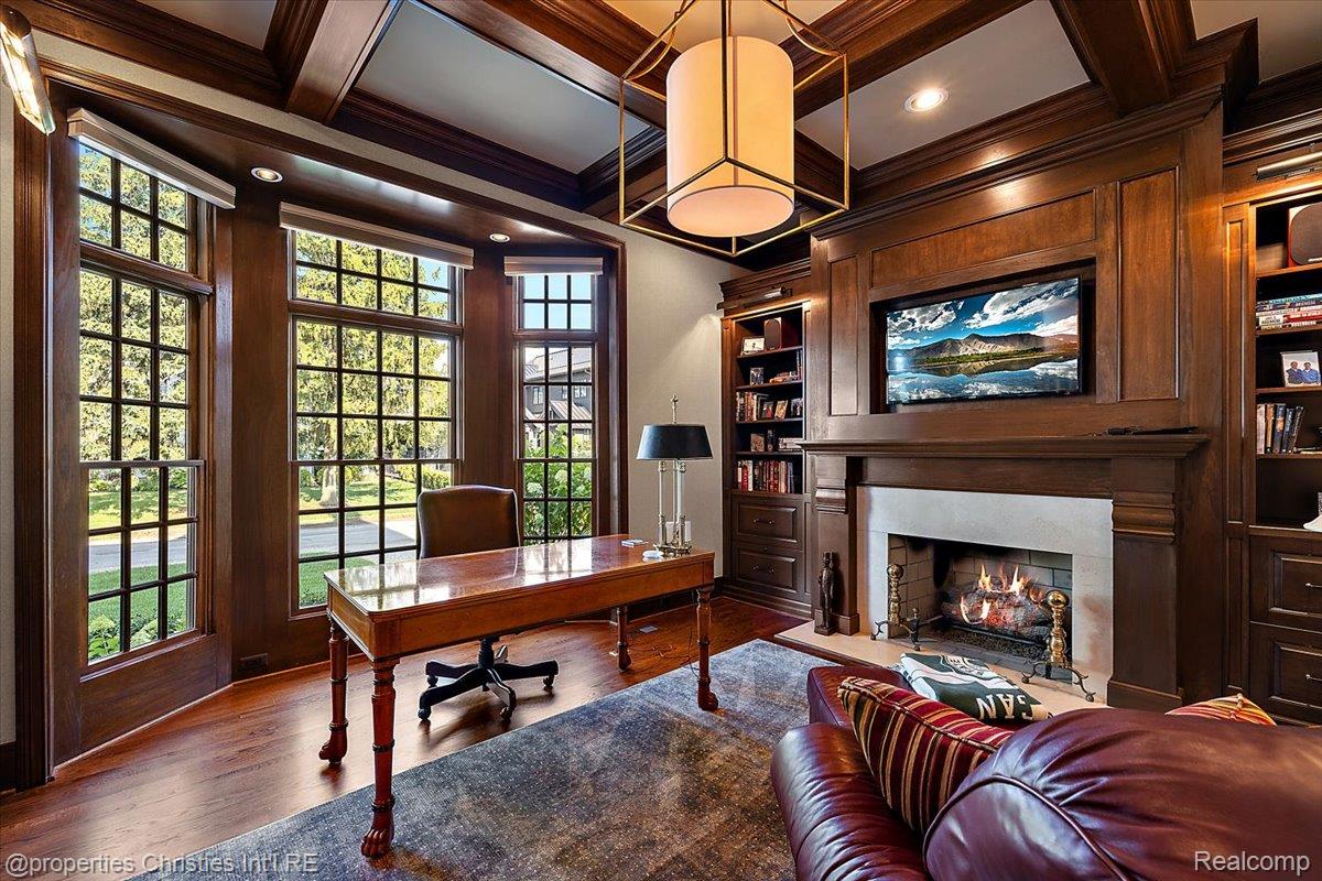 555 Baldwin Court