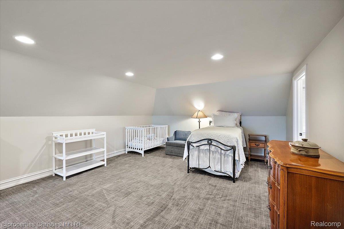 555 Baldwin Court