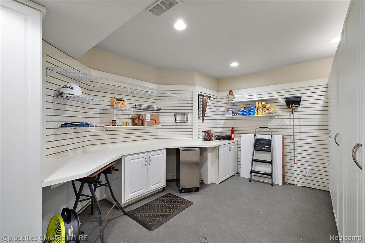 555 Baldwin Court