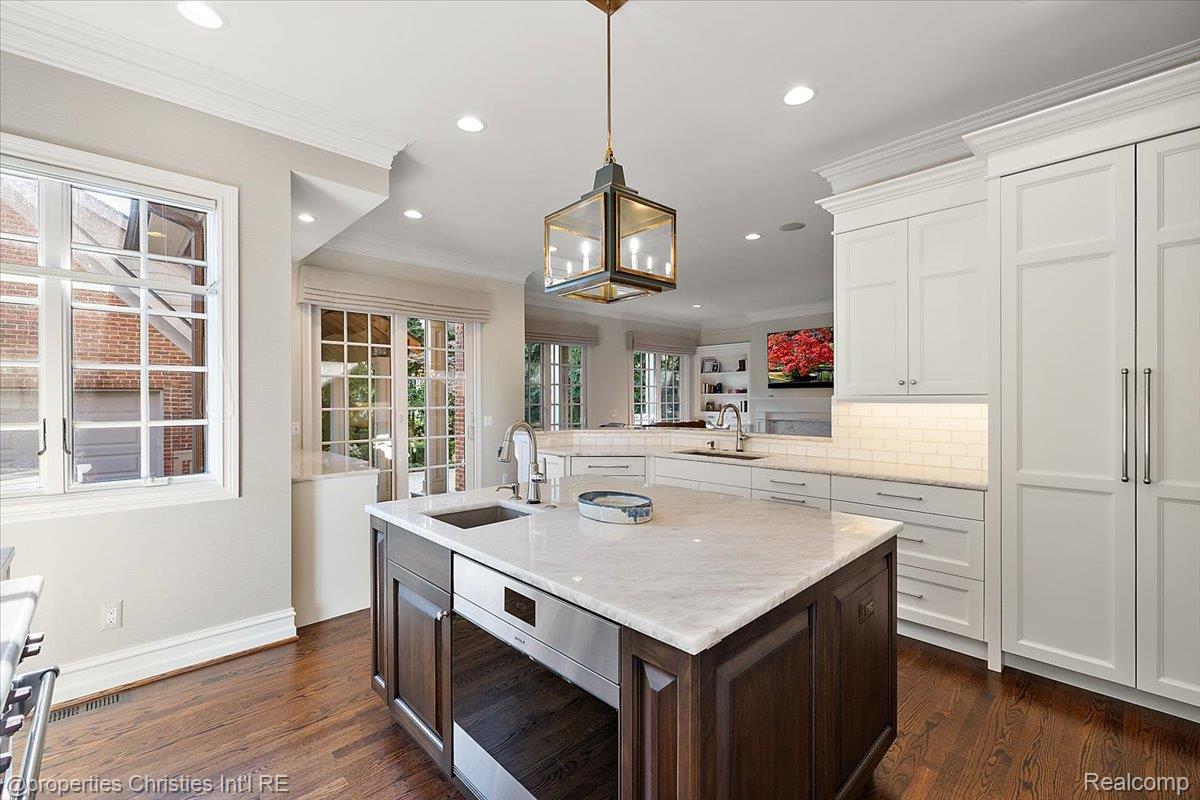 555 Baldwin Court