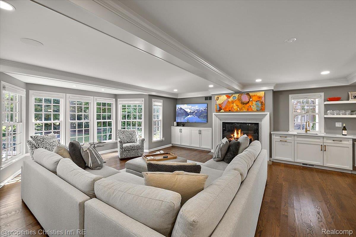 3535 Wooddale Court