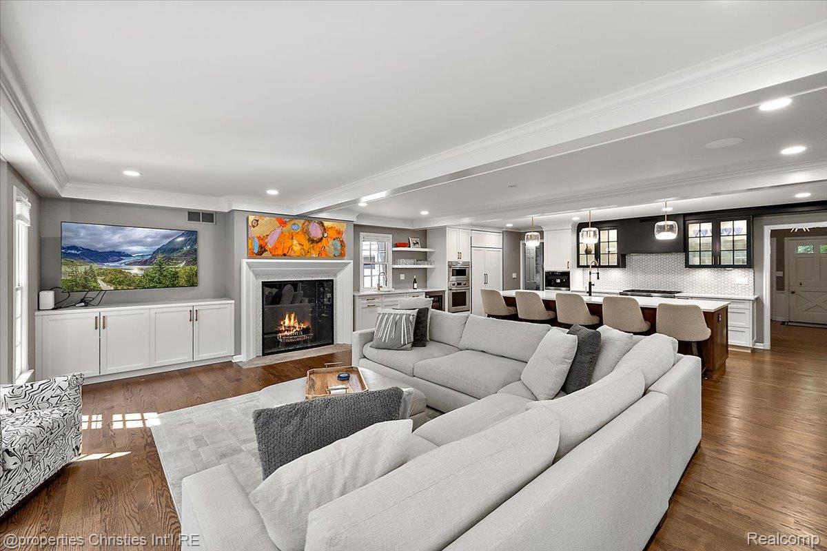 3535 Wooddale Court