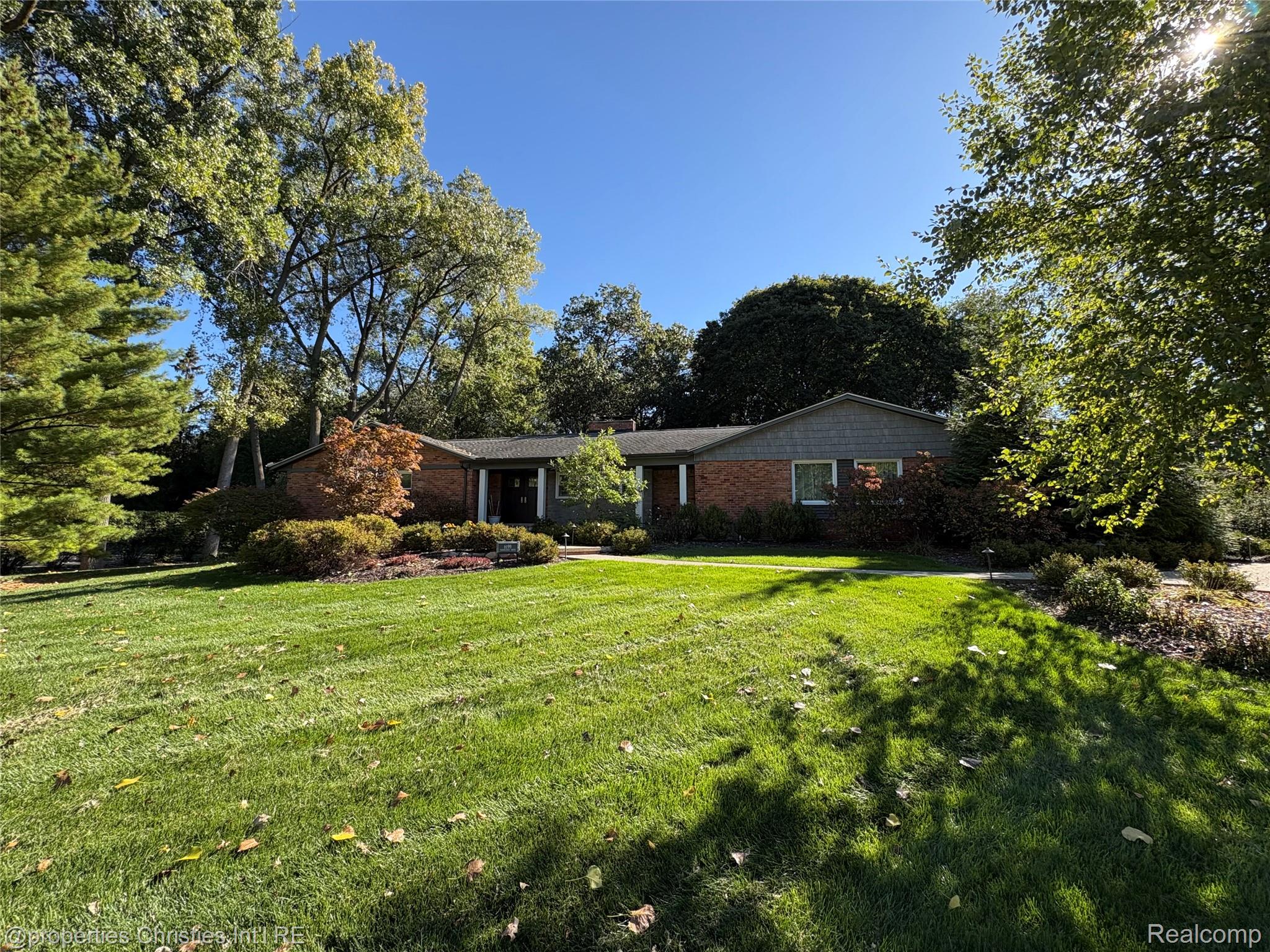 6199 Thorncrest Drive