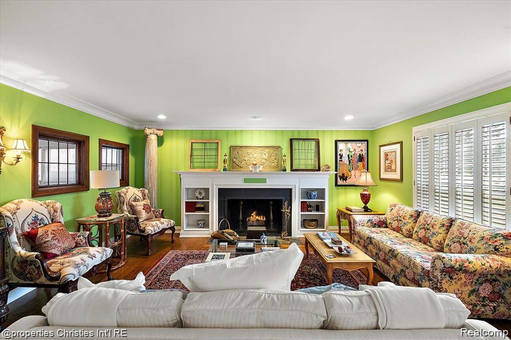 275 BARDEN Road