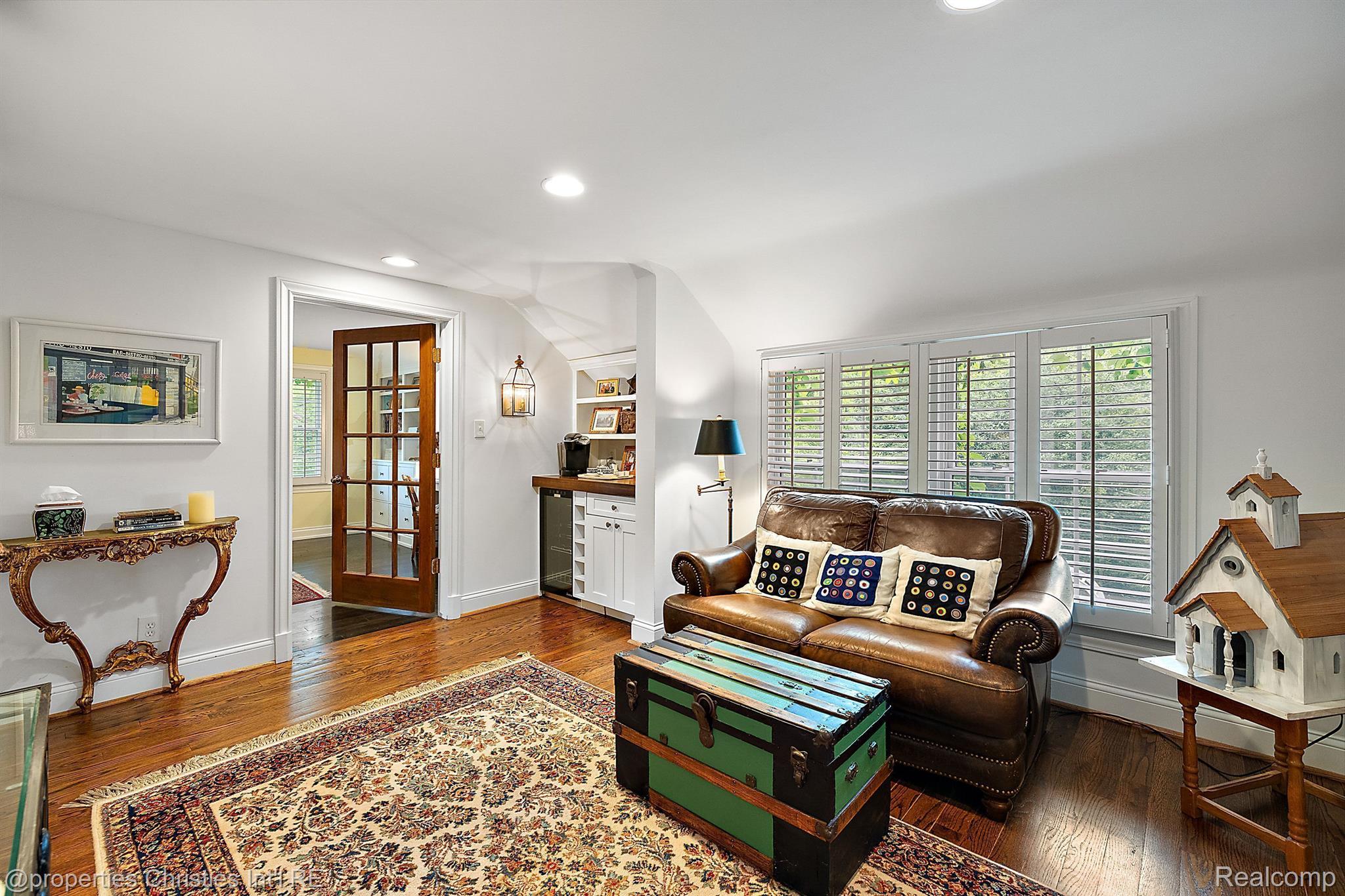 275 BARDEN Road