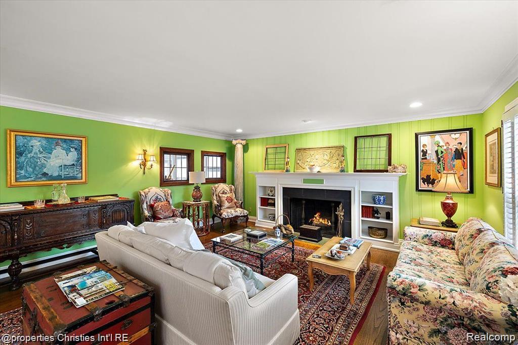 275 BARDEN Road
