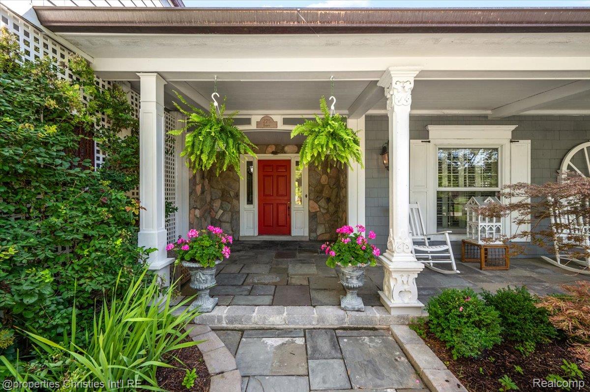 275 BARDEN Road