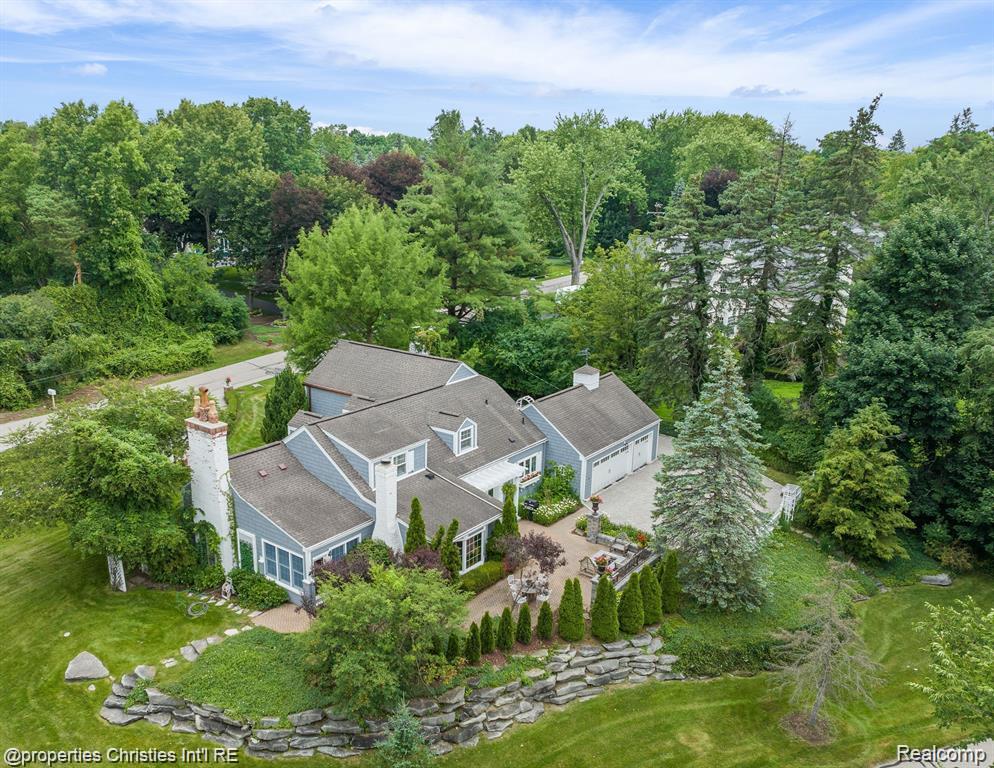 275 BARDEN Road