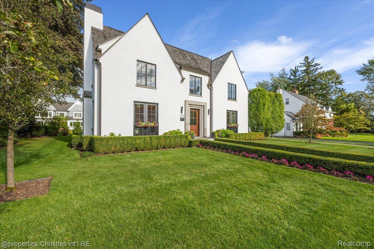 956 Westwood Drive