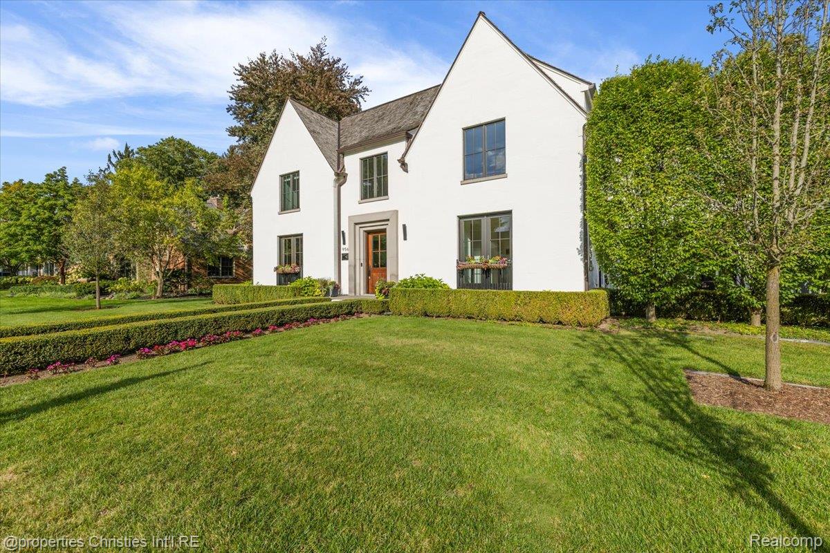 956 Westwood Drive
