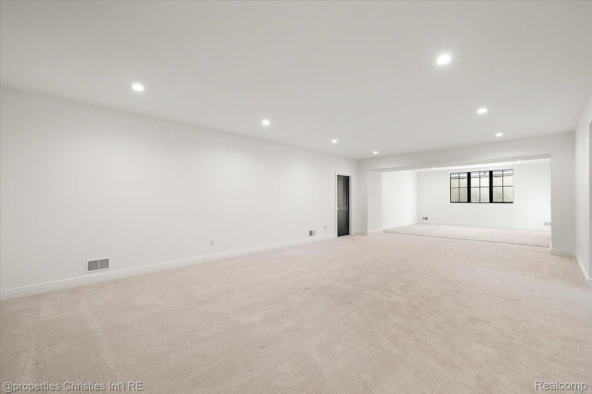 956 Westwood Drive