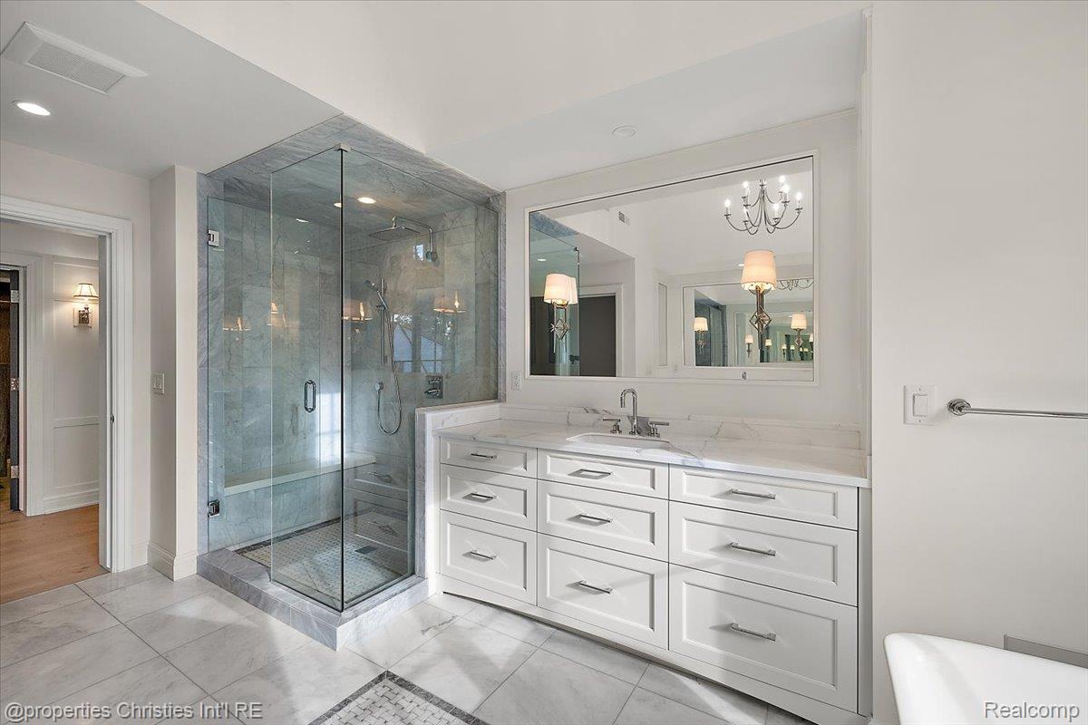 956 Westwood Drive