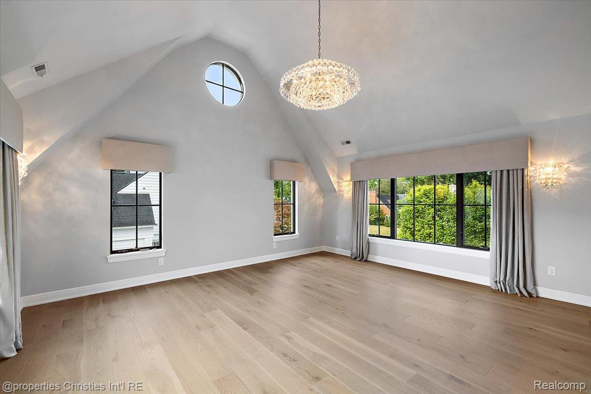 956 Westwood Drive