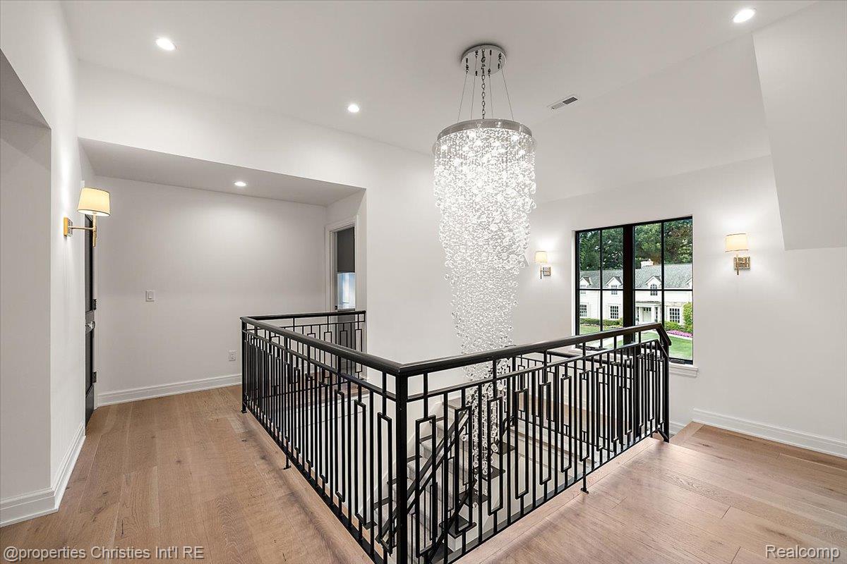 956 Westwood Drive