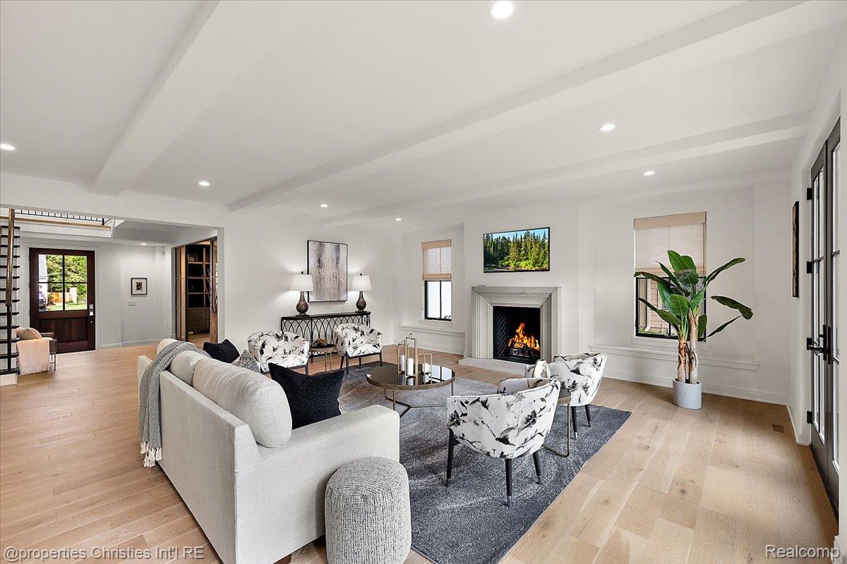 956 Westwood Drive