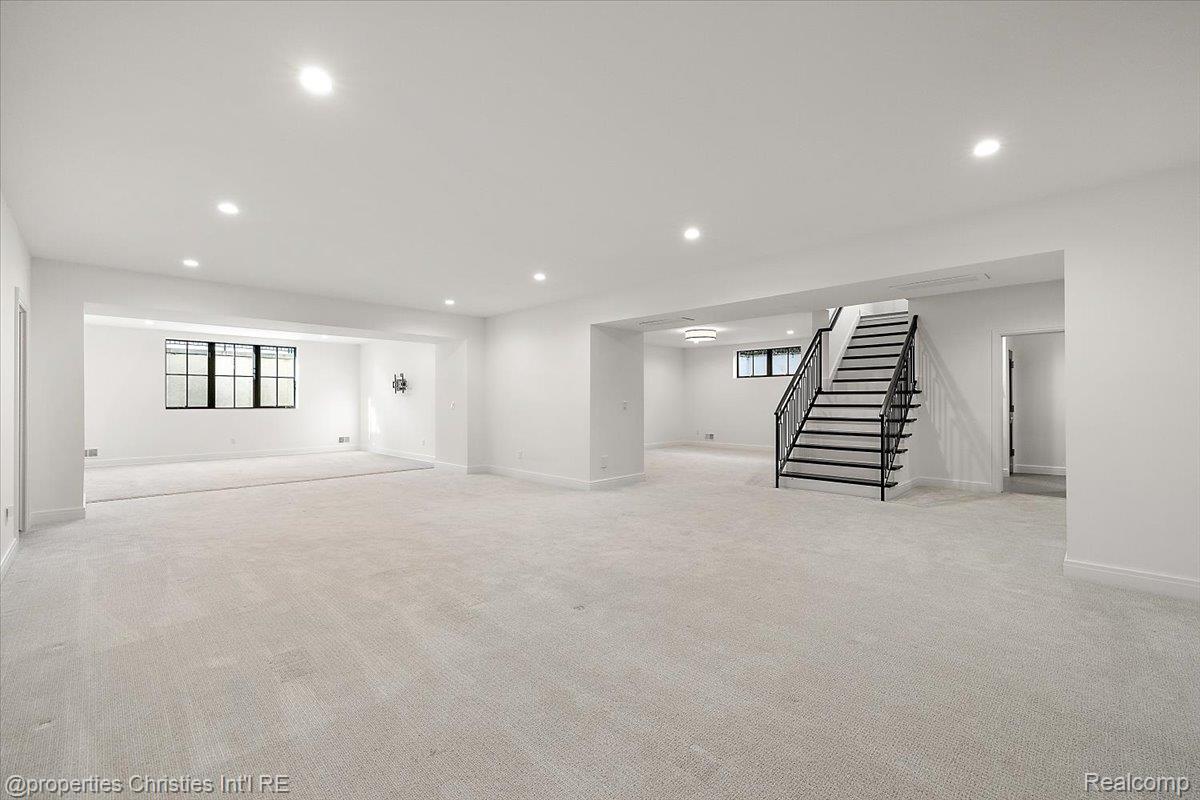 956 Westwood Drive