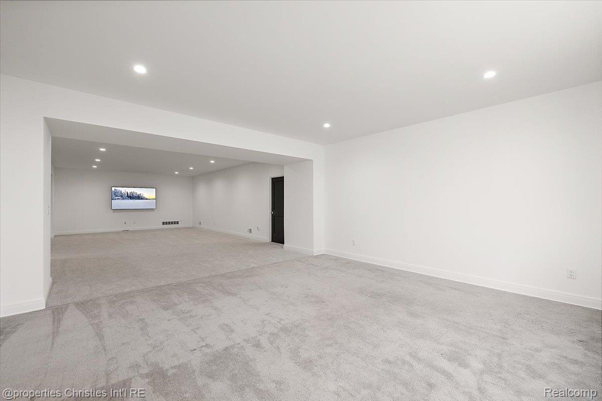 956 Westwood Drive