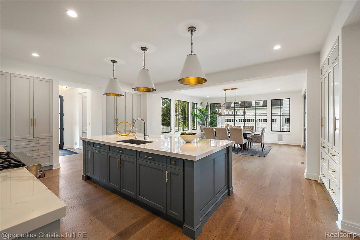 956 Westwood Drive