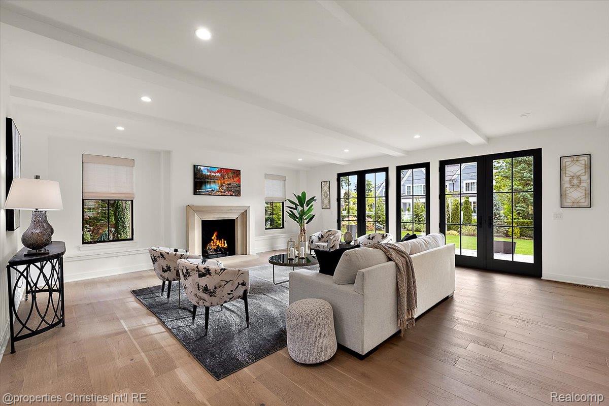 956 Westwood Drive