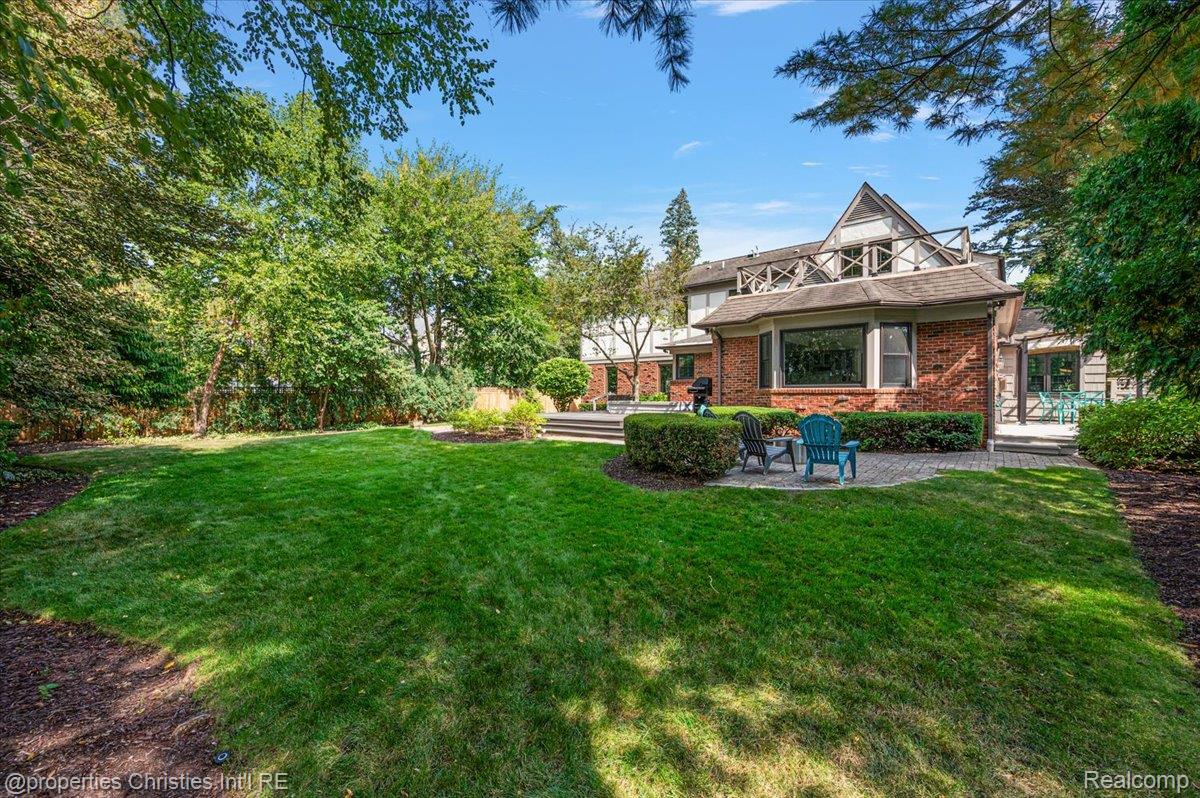 264 Larchlea Drive