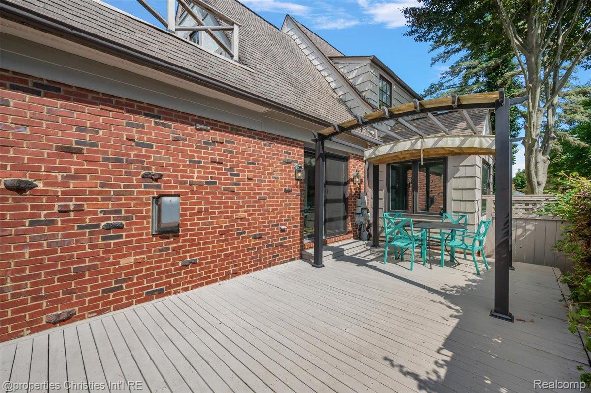 264 Larchlea Drive