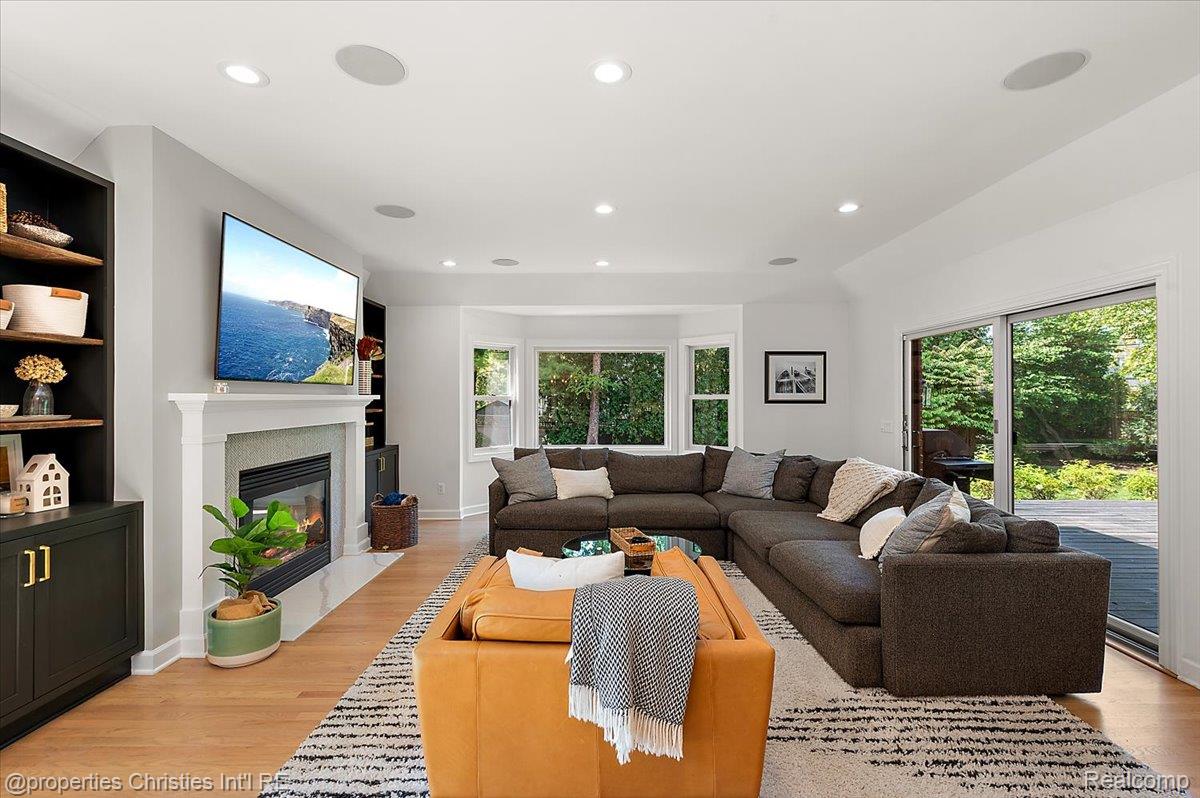 264 Larchlea Drive