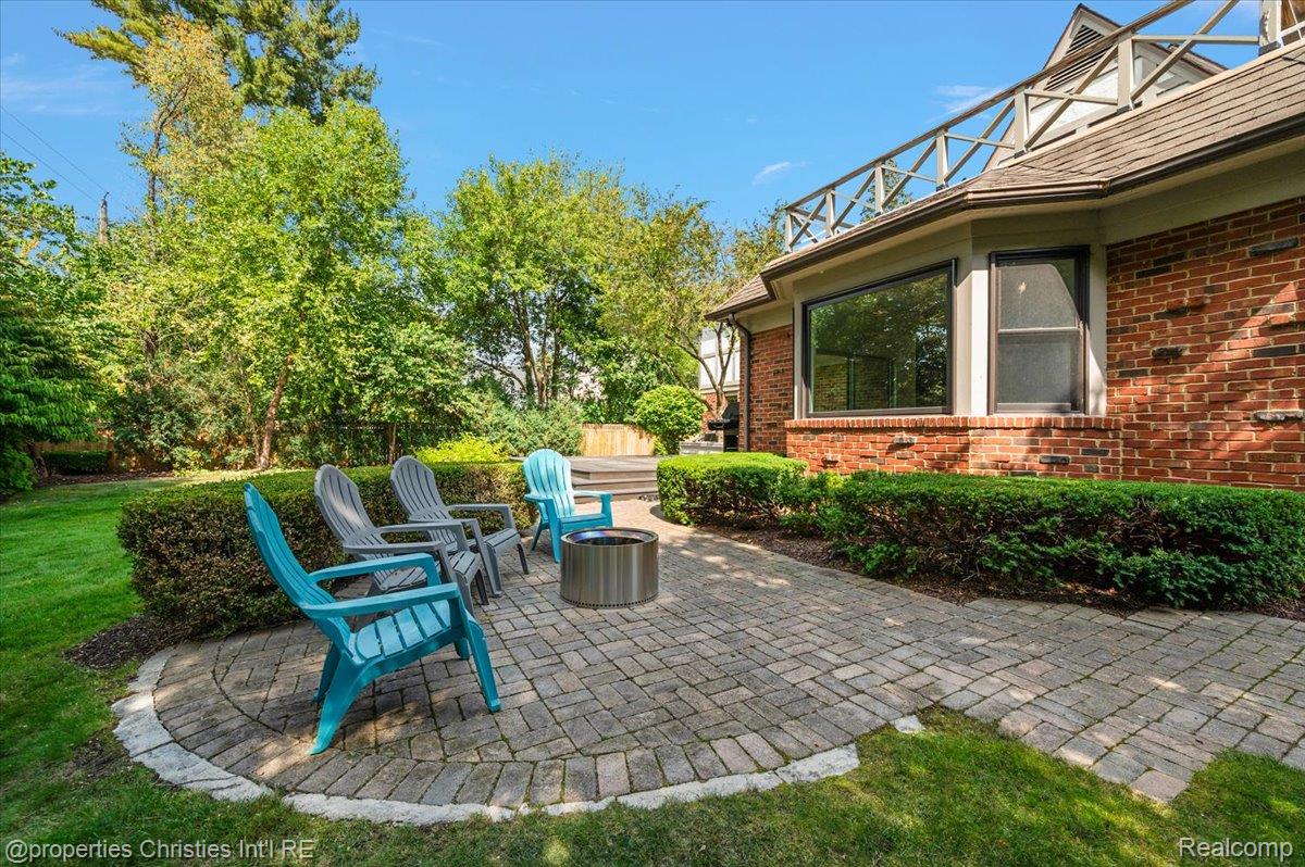 264 Larchlea Drive