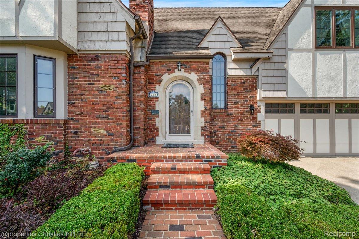 264 Larchlea Drive