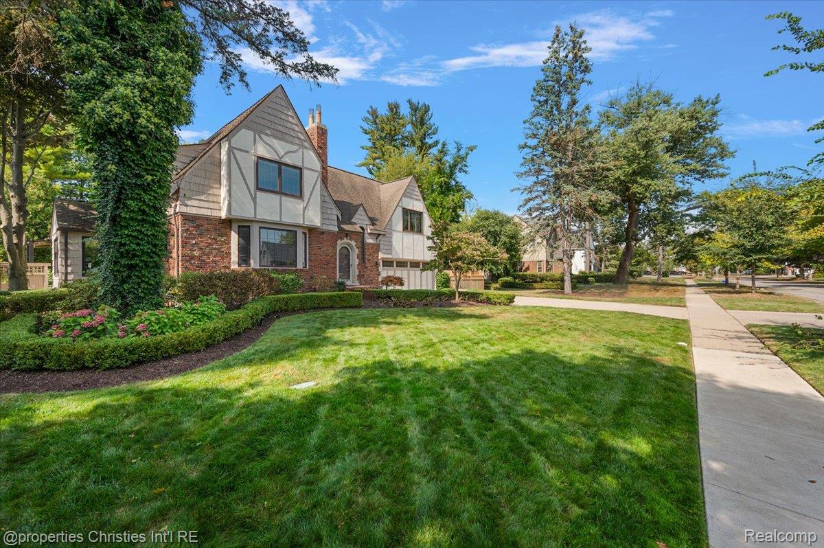 264 Larchlea Drive